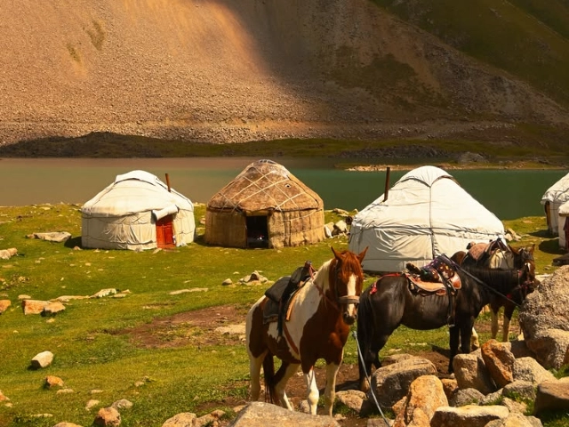 Dolu Dolu Bozkırın Kalbi Kırgızistan Rotası (Geleneksel Tent Konaklamalı)