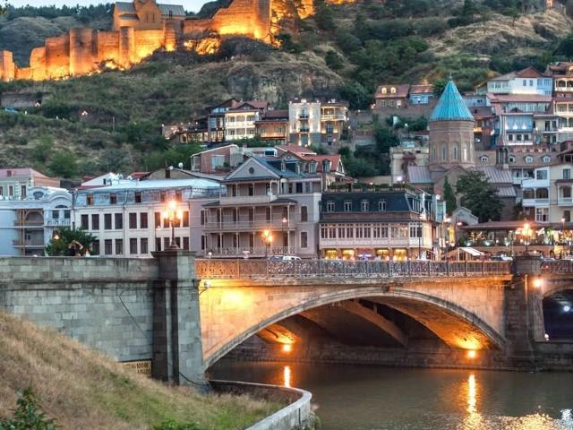Dolu Dolu Kafkas İncileri Turu Bakü & Tiflis Rotası